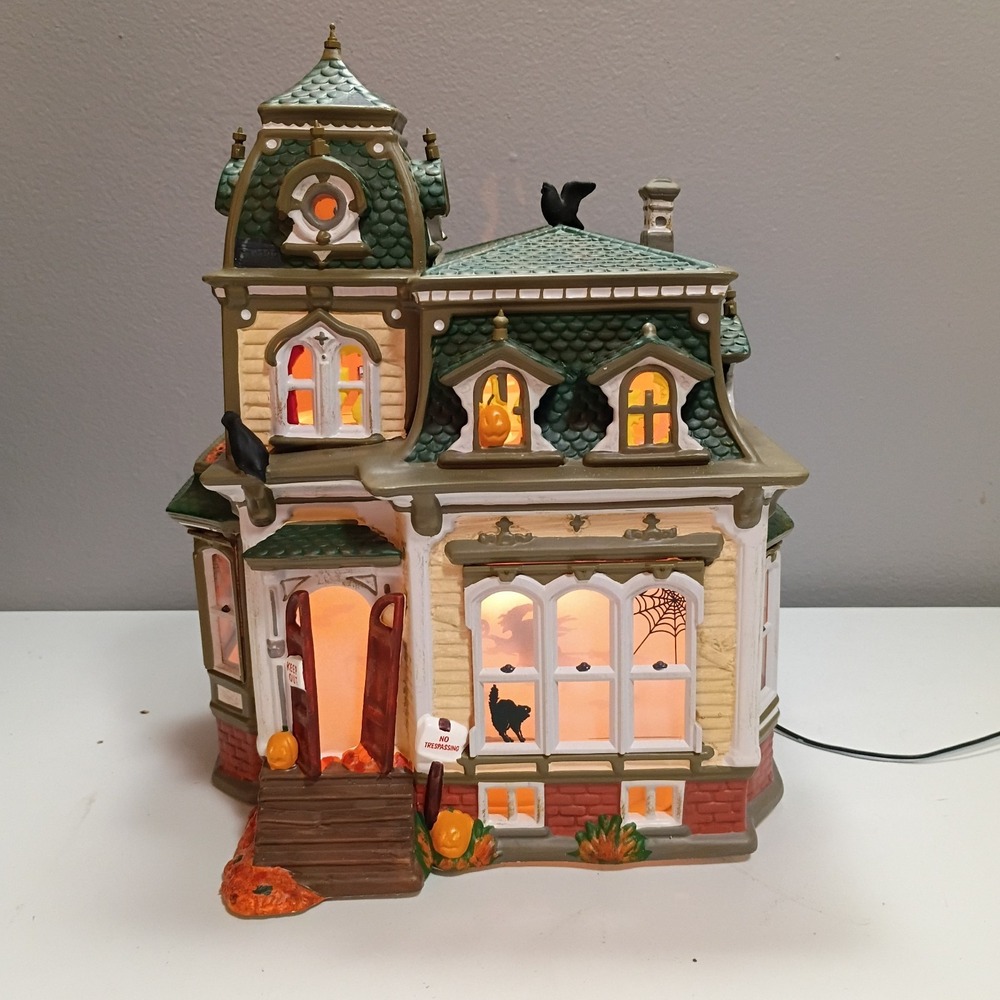 Video Department 56 Haunted Mansion 54935 Snow Village W/AC Adapter Tested Works